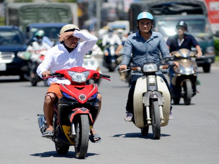 Tin tức trong ngày - Nắng nóng diện rộng quay lại miền Bắc, có nơi trên 37 độ C