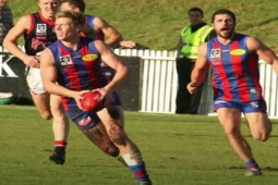 Thể thao - Cầu thủ được nhận định đã "qua đời", bỗng sống lại vui vẻ bên bạn gái