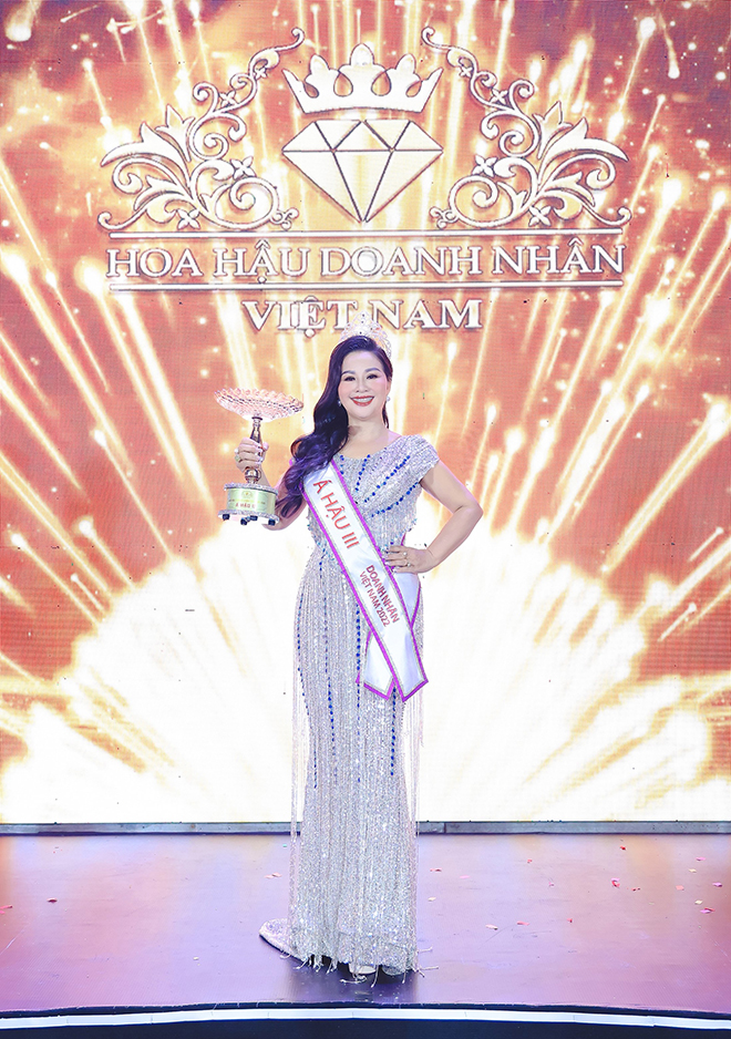 Doanh nhân Phạm Nguyễn Thị Hoàng Hoa đăng quang Á hậu 3 cuộc thi Hoa hậu Doanh nhân Việt Nam 2022