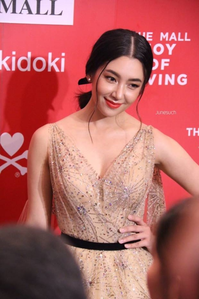 Minh tinh hạng A khiến "đường phố hết tắc" gây sốc với cát-xê 51 triệu/tập phim - 4