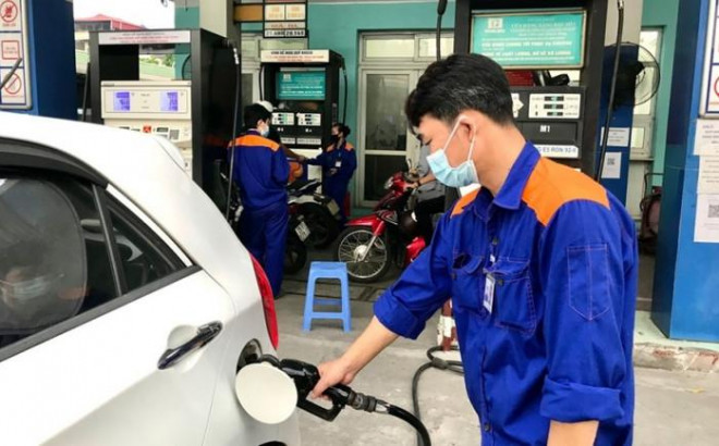 Giá xăng tại Việt Nam thời gian qua tăng cao