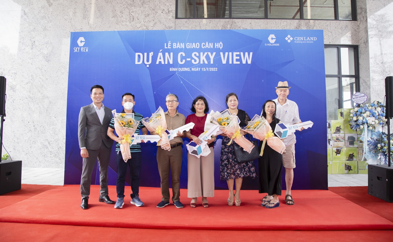 Cư dân C-Sky View nhận căn hộ mới. Ảnh: Cen Sài Gòn.