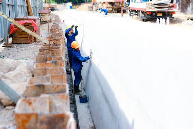 Nhà thầu đang huy động nhân công, máy mọc làm việc liên tục, phấn đấu hoàn thành dự án và đưa vào khai thác trong quý 4-2022, góp phần giảm ùn tắc giao thông tại nút giao theo hướng đường Lê Văn Lương - Tố Hữu và giảm ô nhiễm môi trường.