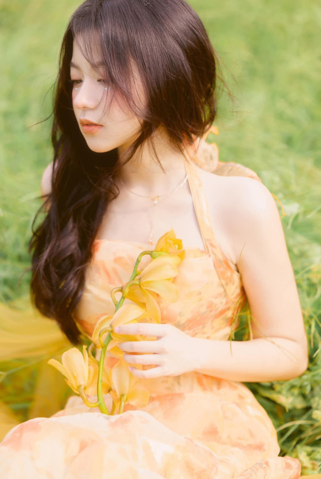 Trong tương lai, cô nàng mong muốn được tiếp tục gắn bó với công việc nghệ thuật.