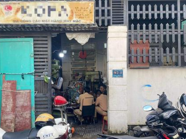 Tin tức trong ngày - CLIP: Công an bất ngờ kiểm tra hàng loạt điểm sửa xe ở TP HCM