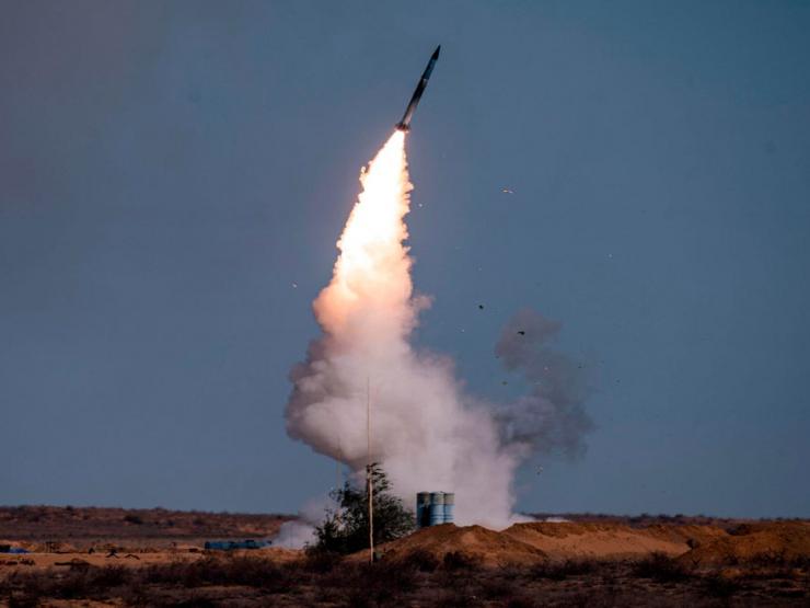 Quan chức Ukraine nói “rồng lửa” S-400 Nga không ngăn được rocket HIMARS