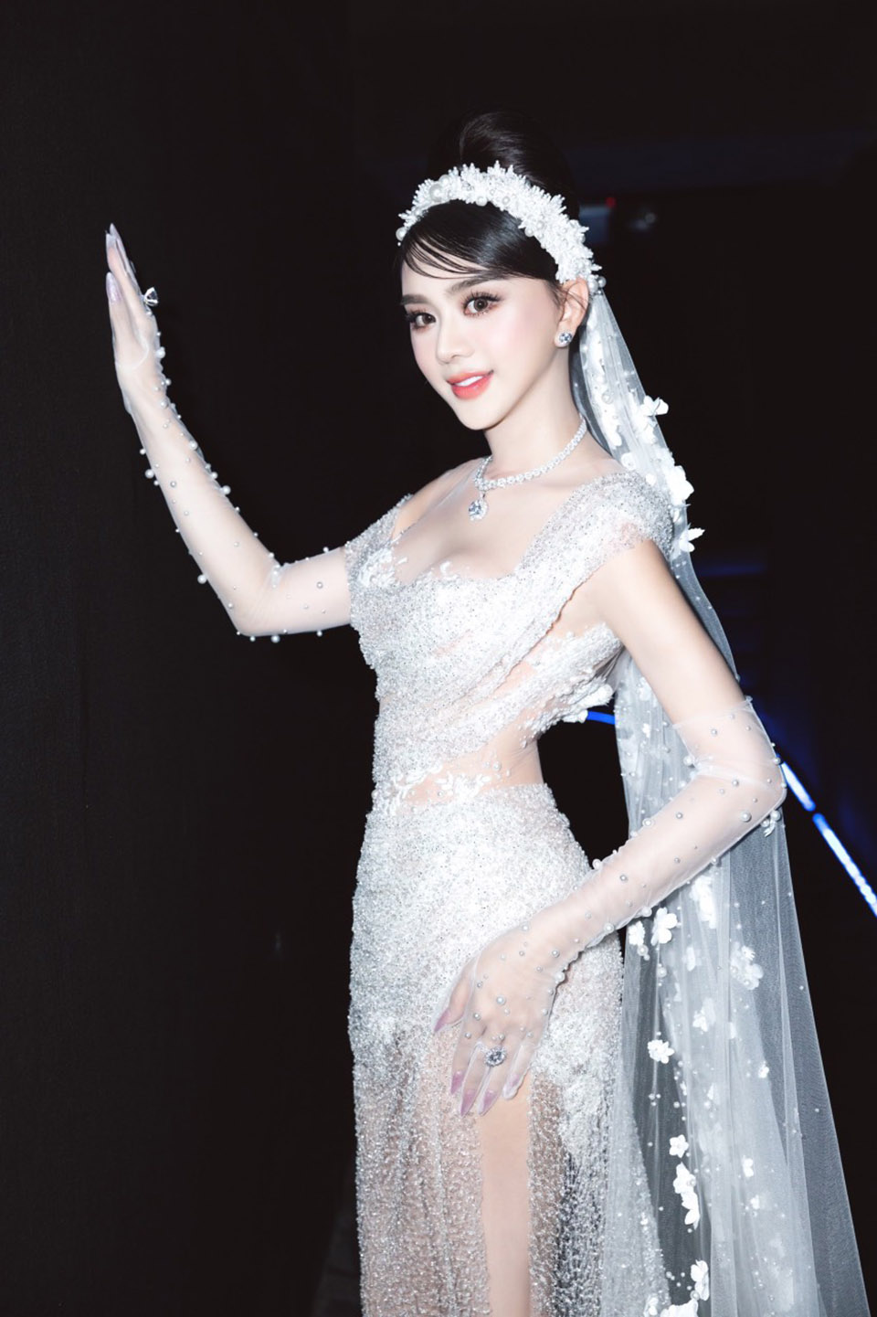 Lâm Khánh Chi diện váy cô dâu ra mắt web-drama mới