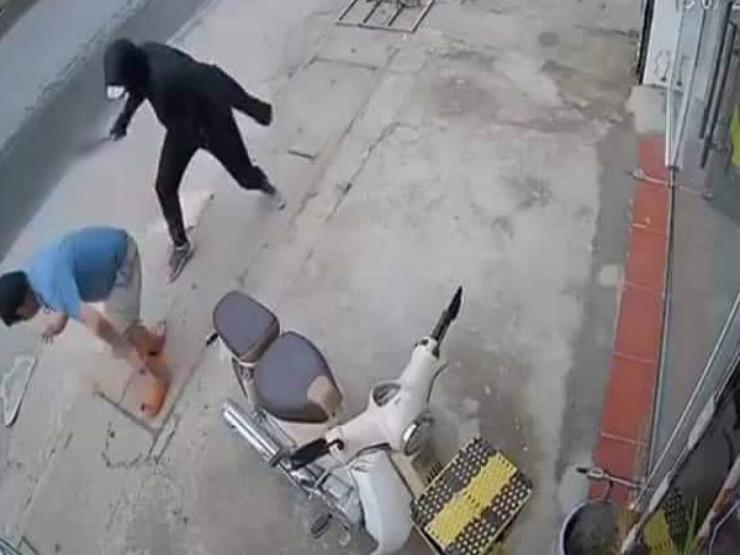 Pháp luật - Nóng trong tuần: Người đàn ông bị chém lìa chân khi đang đi bộ