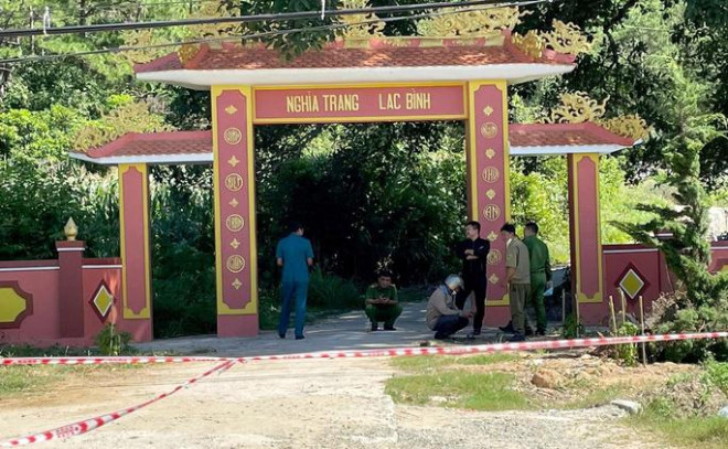 Hiện, nghĩa trang Lạc Bình được phong tỏa, các ngành chức năng tỉnh Lâm Đồng&nbsp;khám nghiệm hiện trường, điều tra nguyên nhân vụ việc.
