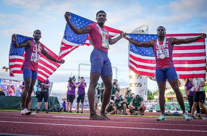 Bộ ba VĐV Mỹ thống trị đường chạy 100 m nam tại giải vô địch thế giới 2022. Ảnh: GETTY