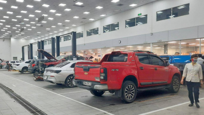 Đại lý VinFast Long Biên vẫn duy trì tiếp nhận bảo dưỡng bảo hành xe VinFast và Chevrolet. Ảnh: Lam Anh