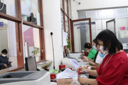Tin tức trong ngày - Quay cuồng bên "núi" việc: Một ngày với CBCC phường, xã