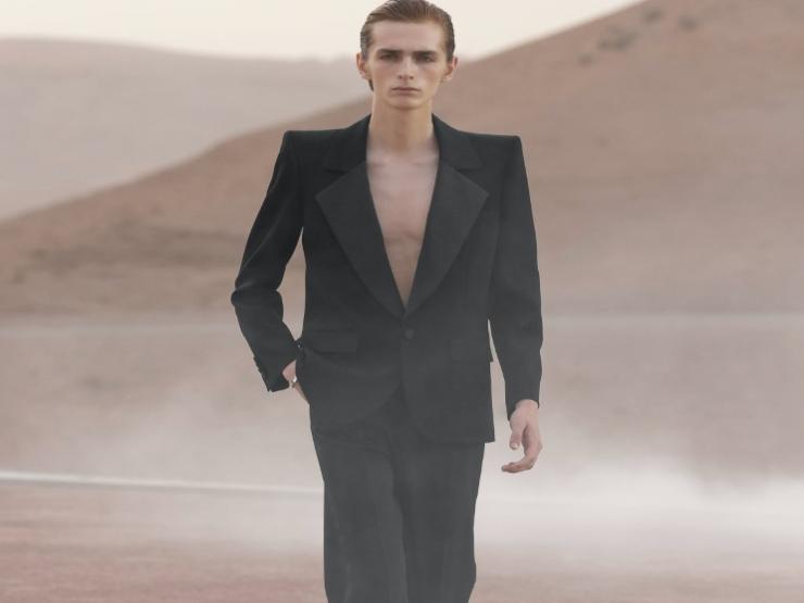Yves Saint Laurent ra mắt bộ sưu tập Haute couture giữa sa mạc nóng bỏng