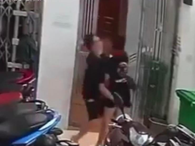 Pháp luật - HN: Xôn xao clip cô gái bị thanh niên sàm sỡ, công an vào cuộc xác minh