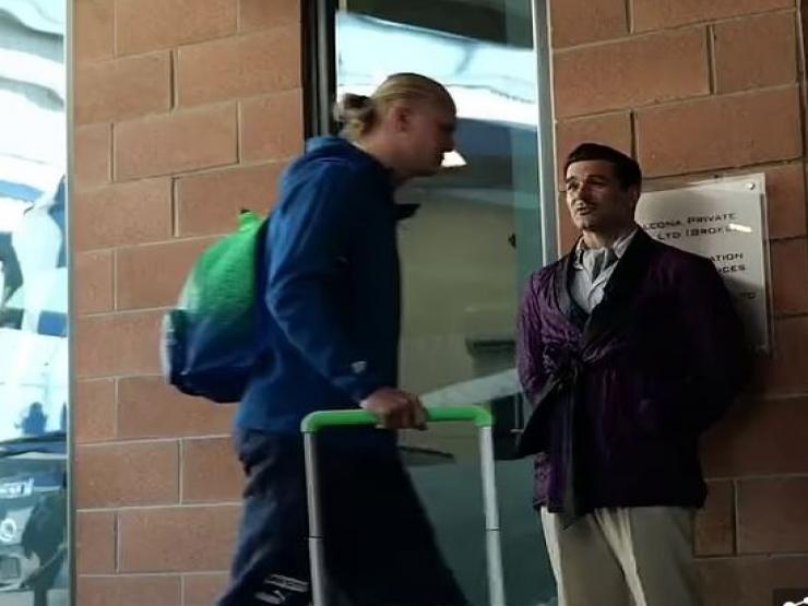 Bóng đá - Man City đến Mỹ chờ đấu Bayern: Haaland, Grealish bị "cà khịa" ra sao?