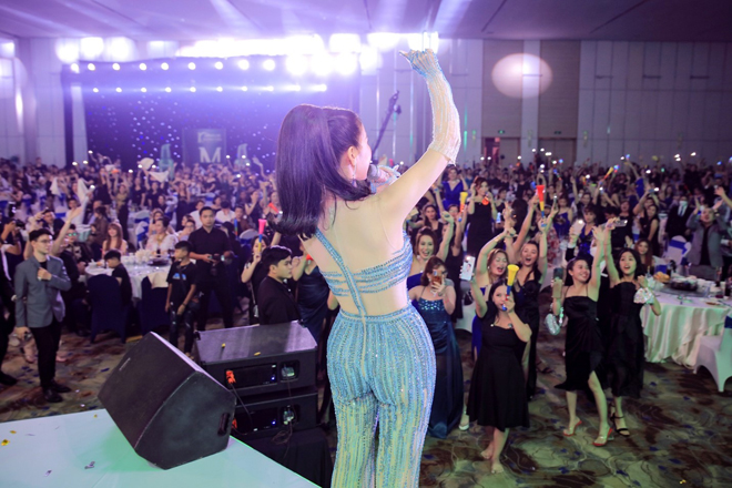 Tiết mục bất ngờ khiến mọi người đứng ngồi không yên.