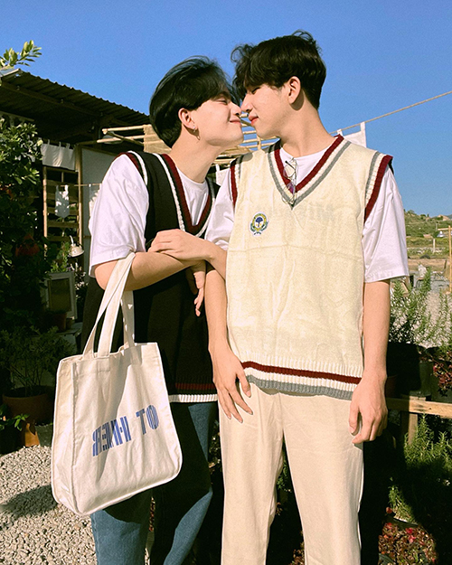 Dù thế nào cũng chẳng buông tay nhau