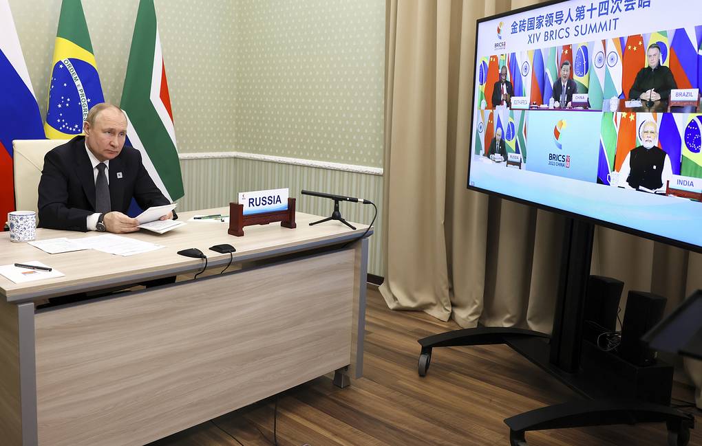 Tổng thống Nga Vladimir Putin tham dự một cuộc họp trực tuyến của nhóm BRICS.