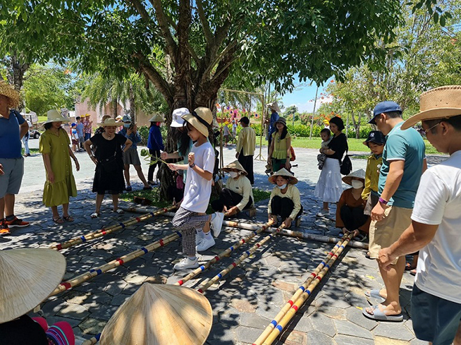 Rộn rã tiếng cười trong Ngày hội Giao duyên tại VinWonders Nam Hội An - 7