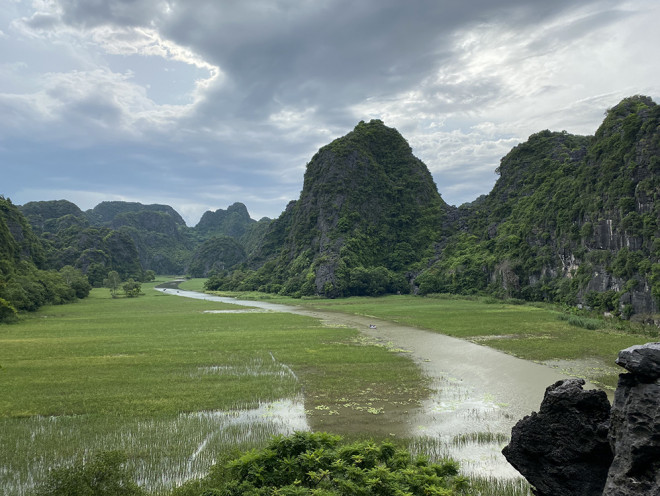 Tam Cốc thời điểm này không còn lúa chín vàng nhưng vẫn rất đẹp