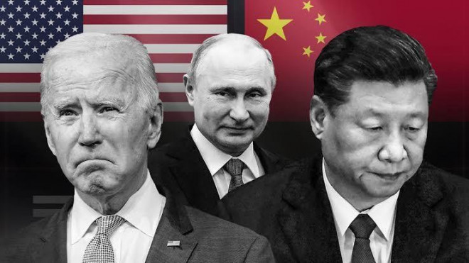 Nhà báo lưu ý rằng, sau khi bắt đầu
xung đột ở Ukraine, Mỹ và các đối tác NATO tập trung vào việc thống
nhất phương Tây. Trong khi đó, Trung Quốc và Nga nêu rõ quan điểm
là, ước vọng của Mỹ là lối suy nghĩ lỗi thời từ thời Chiến tranh
Lạnh và giờ đây đã không còn phù hợp.