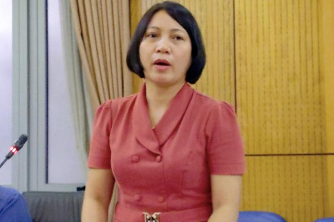 Bà Bùi Thị Thủy trả lời báo chí