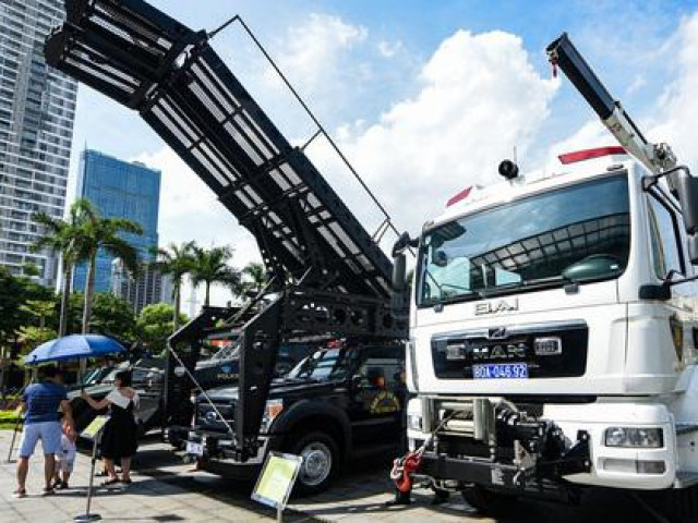 Tin tức trong ngày - CLIP: Cận cảnh dàn vũ khí hiện đại của cảnh sát Việt Nam