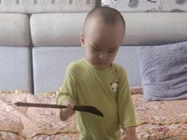 Bạn trẻ - Cuộc sống - Bé 3 tuổi gây xôn xao cộng đồng mạng với tài viết thư pháp điêu luyện