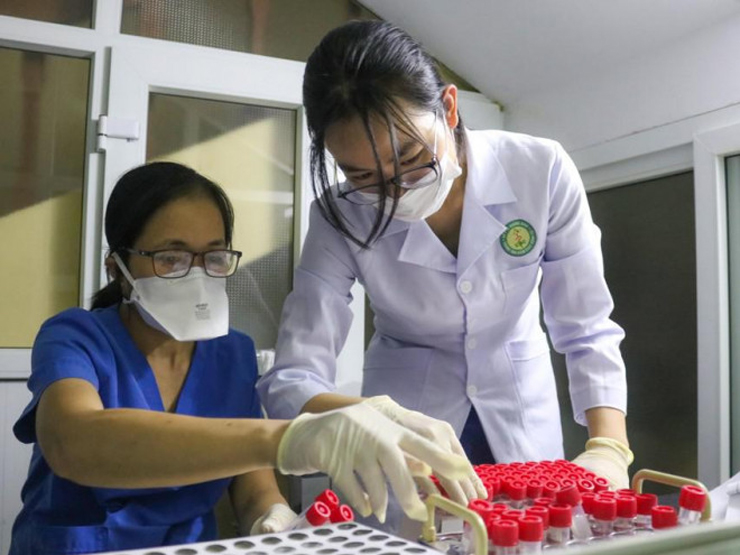 Nhiều y bác sĩ ở Quảng Bình xin nghỉ việc vì áp lực, lương thấp