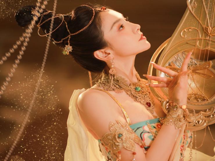 Làm đẹp - Người đẹp Trung Quốc hóa "mỹ nữ dị vực" làm ai nấy đều phải sững sờ