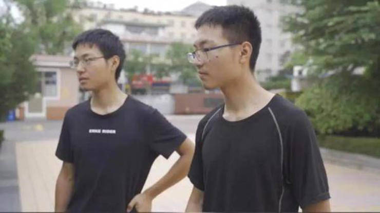 Cặp sinh đôi đậu ĐH Bắc Kinh, quan điểm về Toán học khiến ai cũng trầm trồ - 1