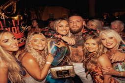 Thể thao - "Gã điên" McGregor ăn mừng sinh nhật lần thứ 34 cùng 5 người đẹp