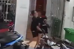 Pháp luật - Cô gái trẻ bị đẩy ngã, sàm sỡ tại khu trọ ở Hà Nội đã ra trình báo