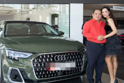 Đời sống Showbiz - Vợ chồng Minh Khang, Thúy Hạnh hào hứng với xe sang 6 tỷ màu "độc"