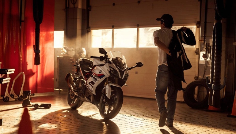 BMW G310RR 2022 trình làng với giá 83,5 triệu đồng: Ninja 300 bắt đầu "run sợ" - 4