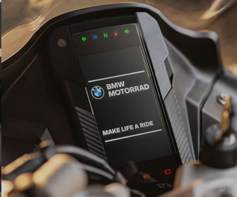 BMW G310RR 2022 trình làng với giá 83,5 triệu đồng: Ninja 300 bắt đầu "run sợ" - 3