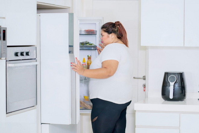 Những người béo phì thường gặp khó khăn trong việc điều chỉnh thói quen ăn uống của họ, vì họ mất cảm giác no.