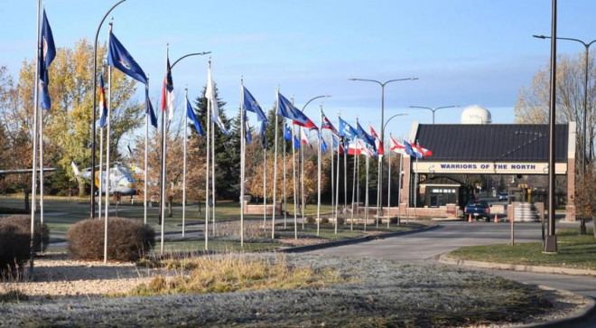 Bên ngoài Căn cứ Không quân Grand Forks ở bang North Dakota. Ảnh: SCMP