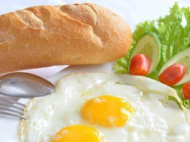 Sức khỏe đời sống - Sai lầm khi ăn sáng biến thực phẩm thành "kẻ thù" tàn phá dạ dày, gan, thận