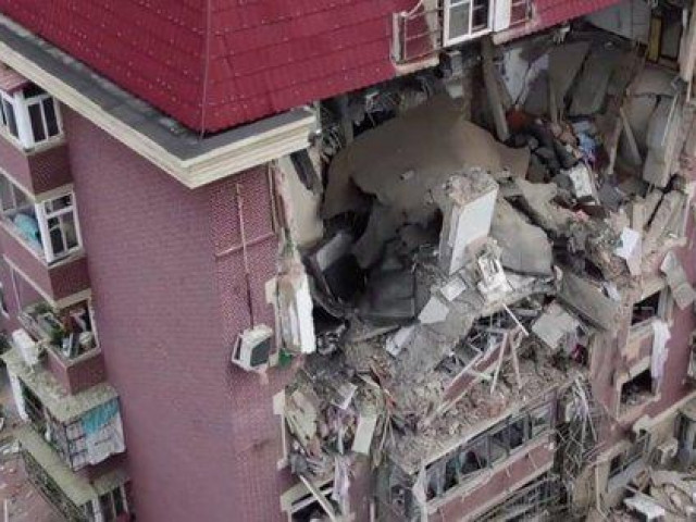 Phi thường - kỳ quặc - Đang yên lành, tòa nhà ở Trung Quốc bất ngờ sập hẳn 3 tầng