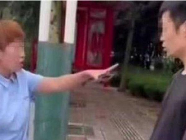 Phi thường - kỳ quặc - Bắt quả tang chồng gian díu với "bồ nhí" tại khách sạn, vợ sốc nặng vì danh tính tiểu tam