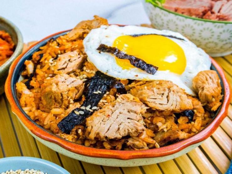 Ẩm thực - Làm cơm kim chi cá ngừ ngon hơn cả ngoài hàng chỉ với 3 bước đơn giản