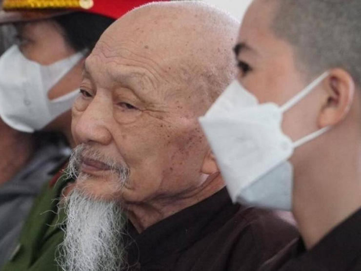 Xét xử vụ “Tịnh thất Bồng Lai”: Bị cáo 90 tuổi Lê Tùng Vân khai ”chưa có vợ”