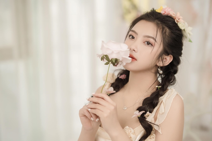 Đây cũng là điểm cộng giúp cô gái quê Thái Nguyên nổi bật hơn.
