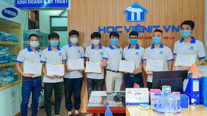 100% học viên sau khóa học được giới thiệu việc làm miễn phí