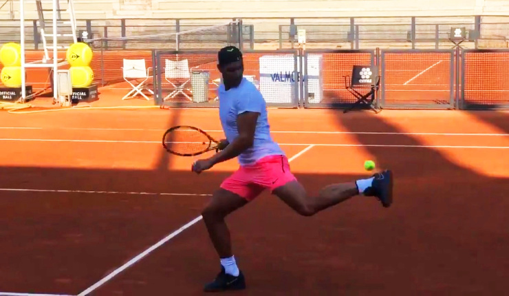 Nadal sở hữu kĩ năng tâng bóng tuyệt vời