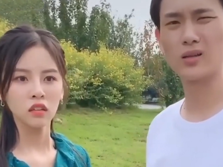 Clip hài hước - Cô gái "giả nai" tán trai bị em trai bóc mẽ phũ phàng