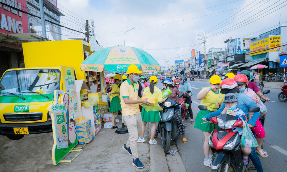 Chuyến xe Fami vui vẻ náo nhiệt một góc phố Đồng Nai