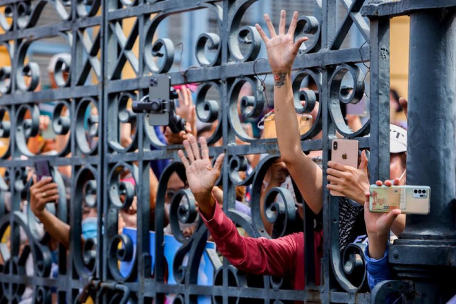 Ngoài TP.HCM, vụ án còn thu hút nhiều người dân các tỉnh thành như Long An, Tiền Giang.. đến đây theo dõi phiên xét xử.