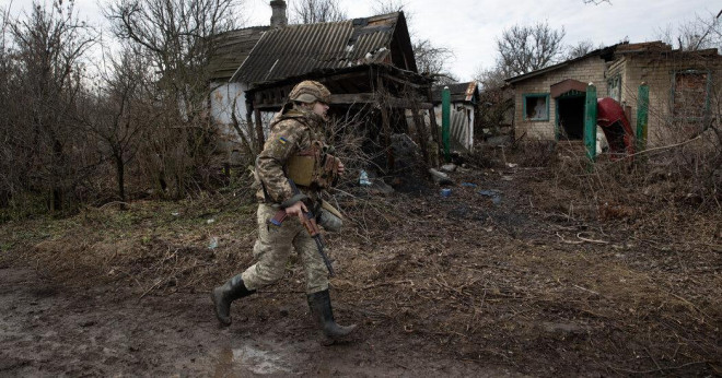 "Phương Tây đang cung cấp cho Ukraine
những vũ khí tấn công lợi hại, đe dọa nghiêm trọng sự an toàn của
dân thường, nên Moskva không thể bỏ qua những hành động này của
Kyiv", ông Koshkin tin tưởng.
